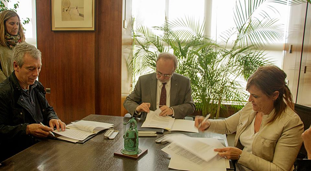 La UAB i la Comissió d'Ajuda al Refugiat firmen un acord de col·laboració