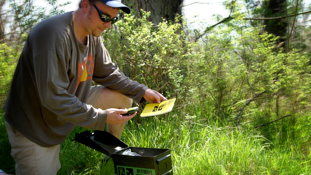 Geocaching per promocionar el nou punt d'intercanvi de llibres de la Biblioteca Central