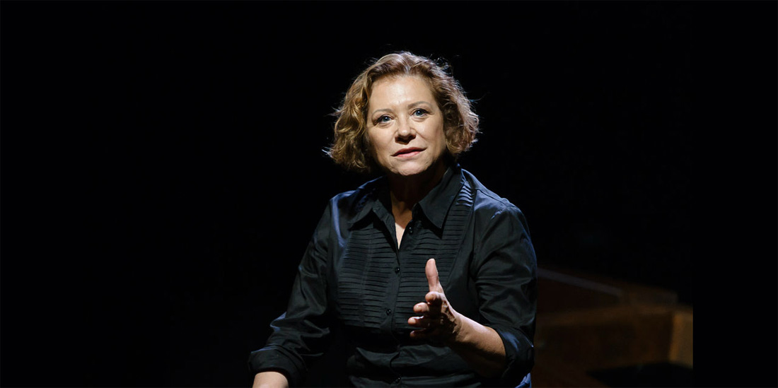 Mercè Arànega reencarna l'esperit de Neus Català perquè l'oblit no venci