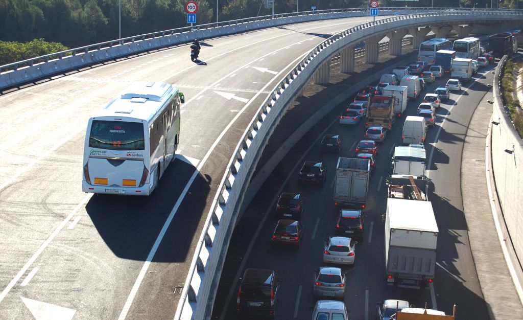 El Servei Català de Trànsit posa en funcionament dos radars per tram al carril bus-VAO de la C-58