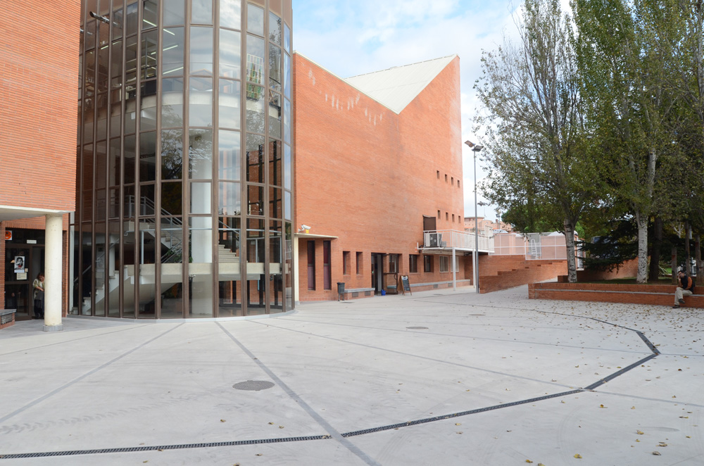 Teatre, dansa i arts plàstiques a l'Escola d'Arts per al curs vinent