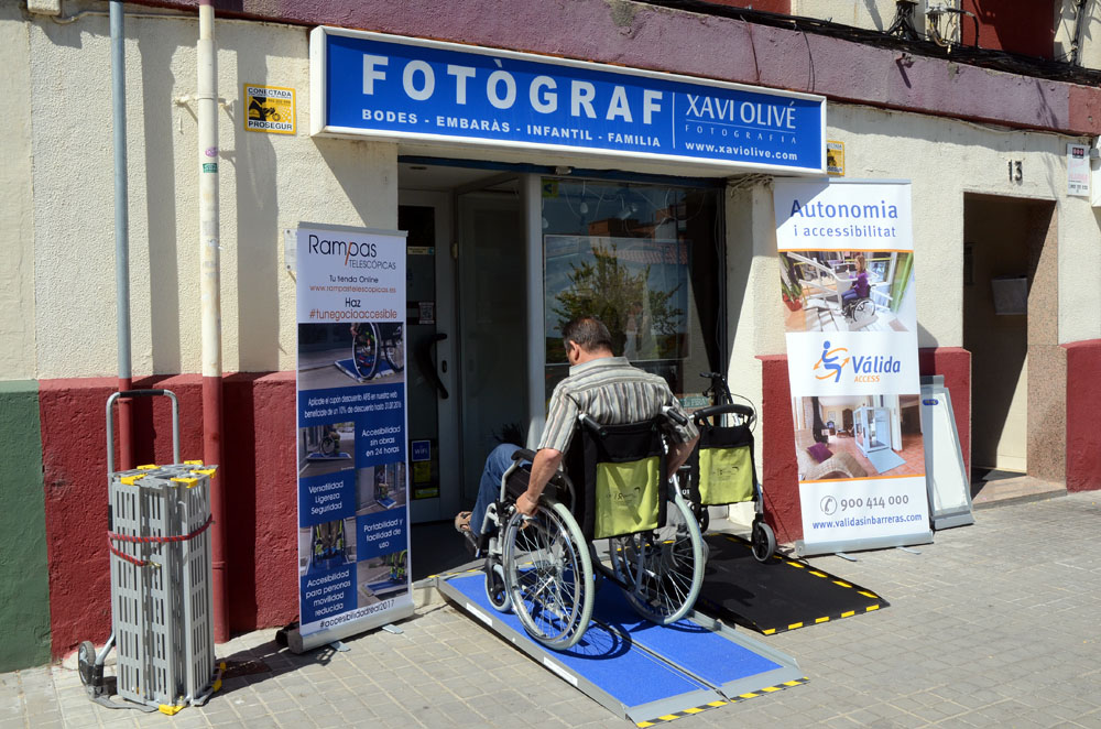 Campanya de rampes portàtils per facilitar l'accés al comerç