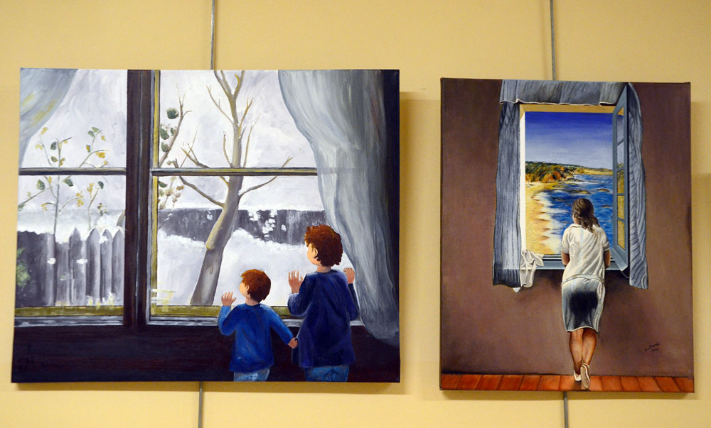 L'Ateneu inaugura una exposició amb la finestra de protagonista