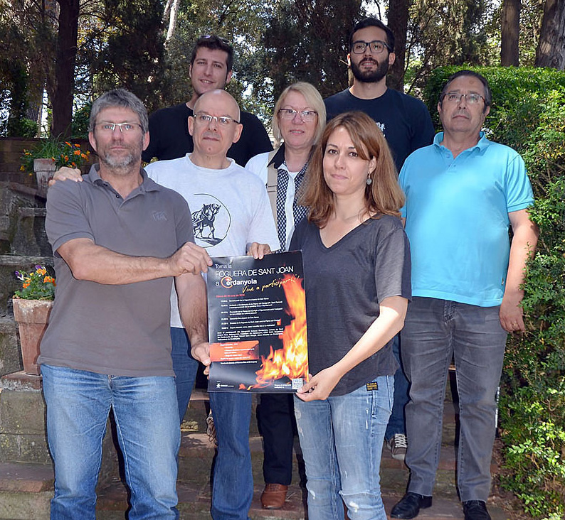 Torna la foguera per il·luminar la nit de Sant Joan, setze anys després