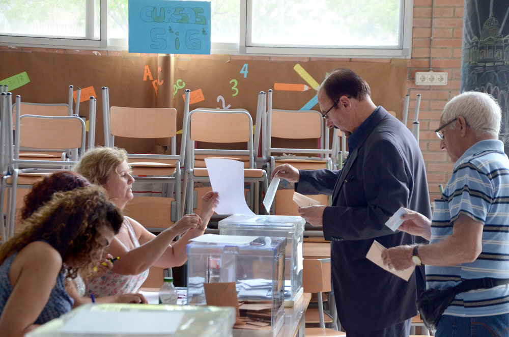 Què fan els membres de mesa, representants de l'administració i de les candidatures?