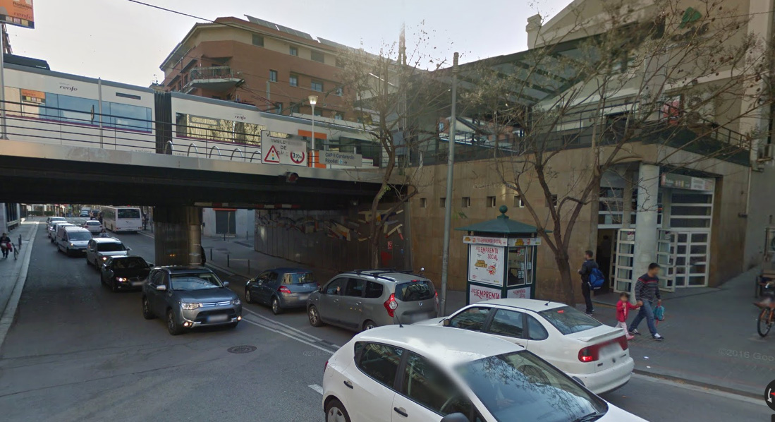 Detenen un home que amenaçava usuaris del tren amb un ganivet