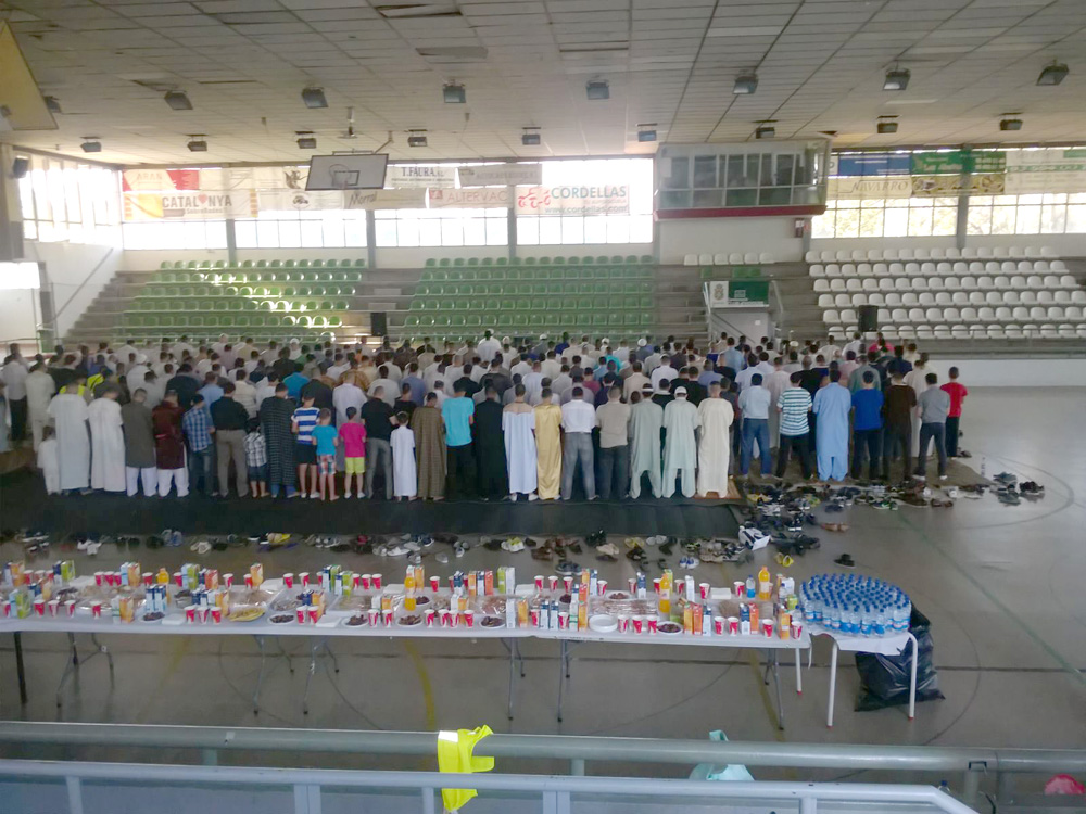 La comunitat islàmica celebra el final del Ramadà