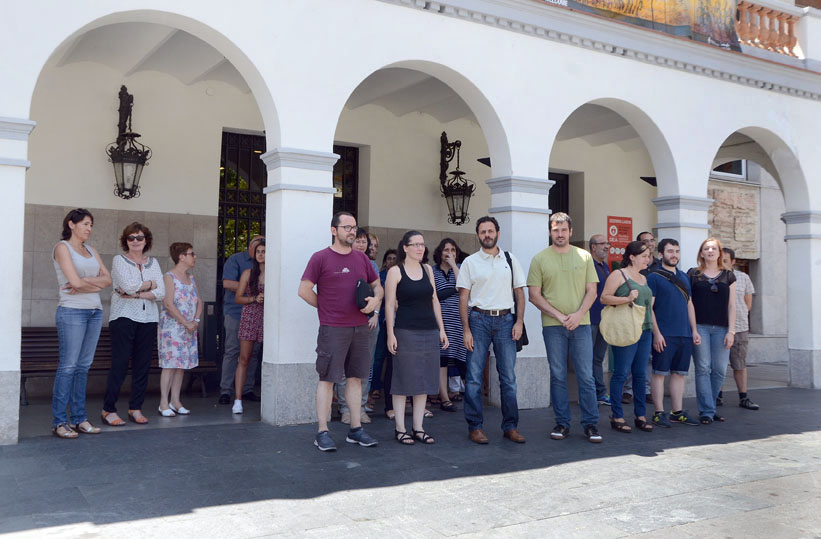 Minut de silenci en homenatge a les víctimes de Bagdad i Dacca
