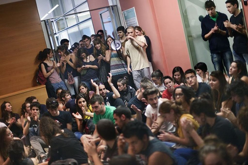 Ajuntaments catalans demanen que els 27 encausats per la tancada a la UAB no vagin a la presó