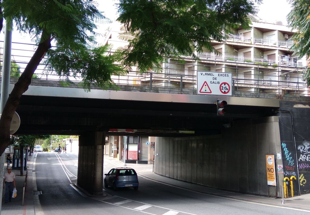 Avui s'inicien els treballs de reparació al pont de Renfe de l'Avinguda de la Primavera