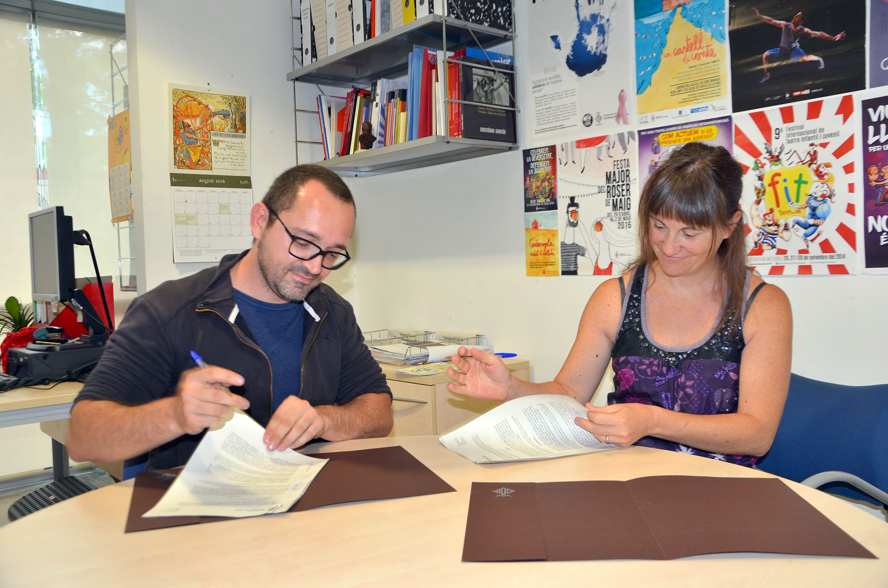 Ajuntament i La Gresca signen un conveni per atendre les deficiències educatives dels infants que ho necessiten
