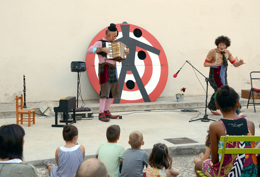 Una carpa de circ, titelles, teatre, dansa i música en directe a la desena edició del FIT Festival