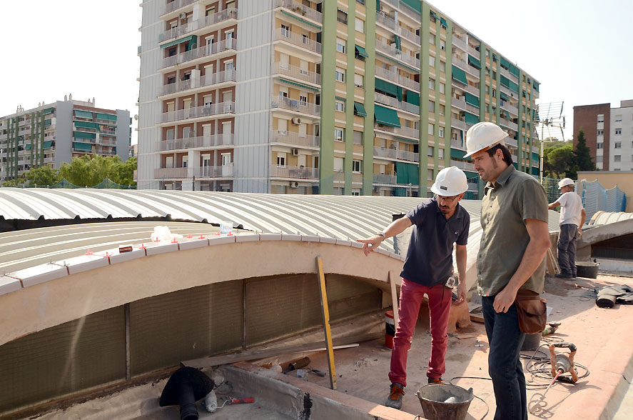 L'alcalde rep informació de primera mà de les obres al mercat de Les Fontetes