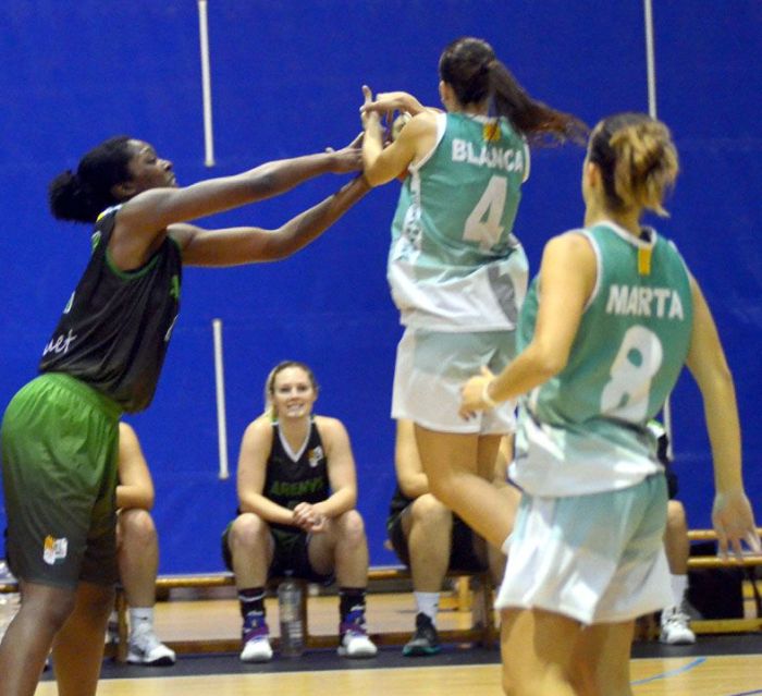 El Club Bàsquet Femení Cerdanyola sentencia el CN Terrassa en cinc minuts (34-54)