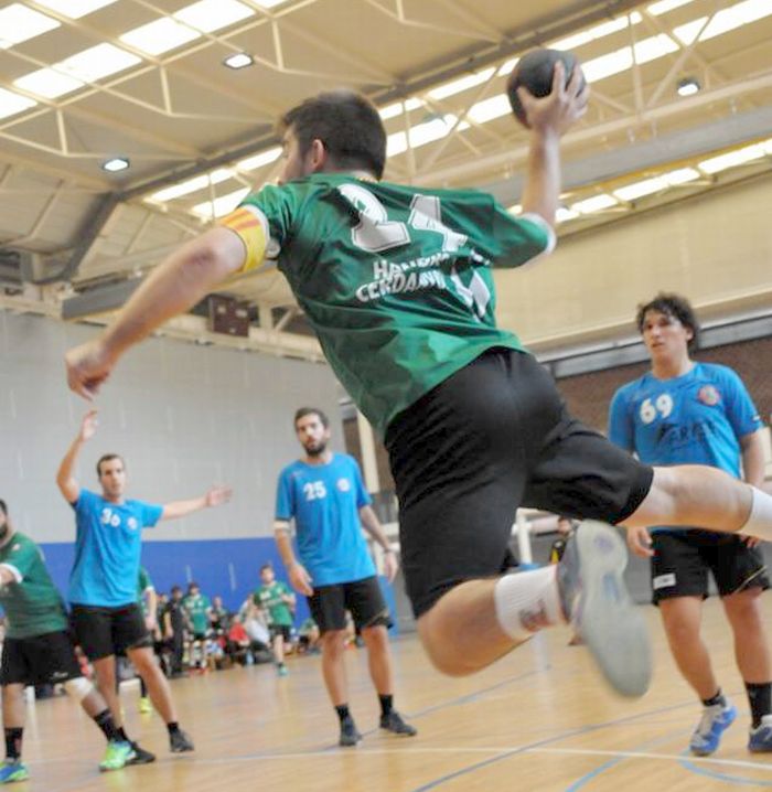 Presentació, victòria i liderat  del Club Handbol Cerdanyola