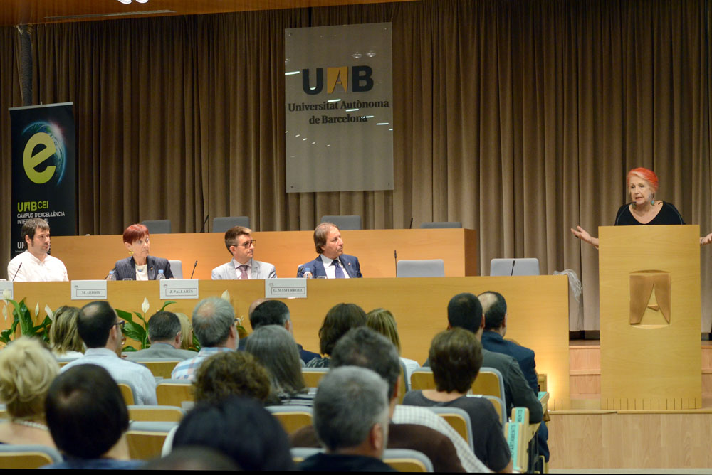 La crida a un periodisme compromès i la defensa de l'accés universal a l'educació obren el curs a la UAB
