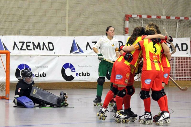 Complicat desplaçament de les noies de l'hoquei a Manlleu