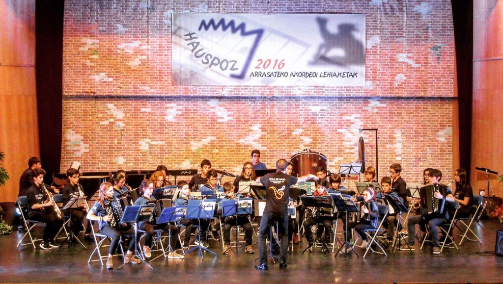 L'Orquestra de Joves Acordionistes del Vallès premiada a Arrasate