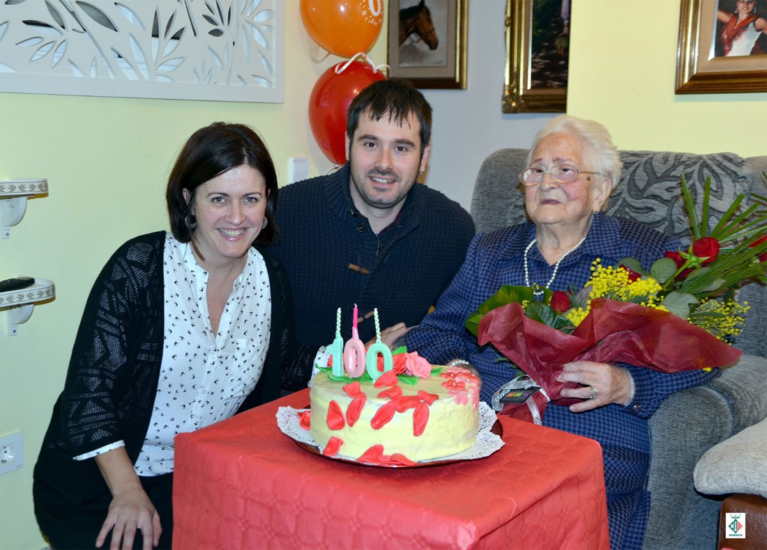 L'Ajuntament homenatja la centenària Francisca Lara
