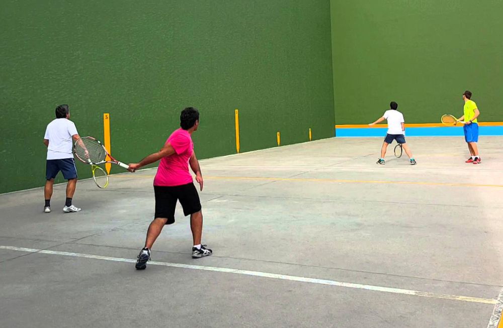 El Frontennis Cerdanyola participa en el Campionat de Catalunya per parelles amb cinc equips