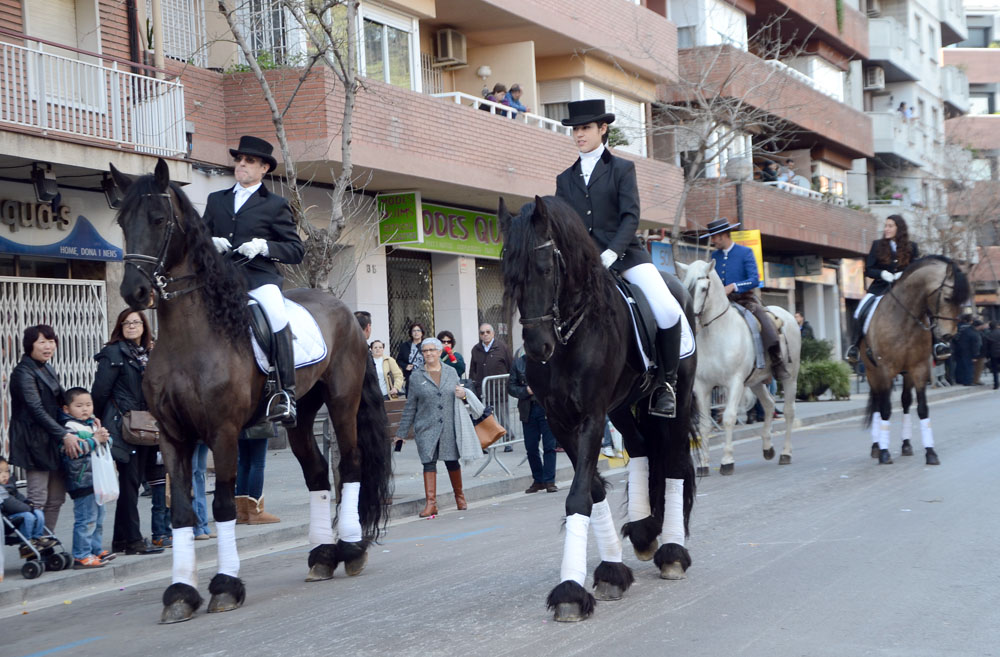 Els Tres Tombs protagonitzen una agenda amb tapes, història, solidaritat i educació