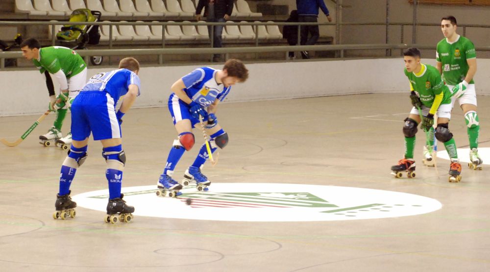 En busca de punts a la pista del líder, el  Noia Freixenet B