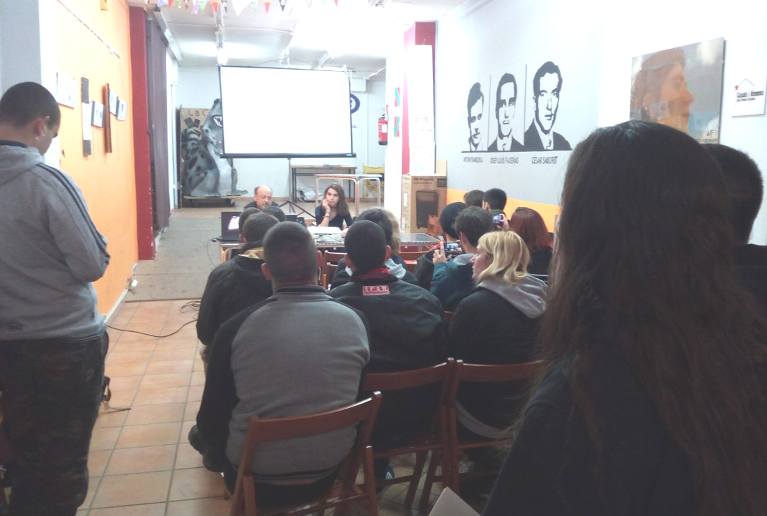 La Plataforma Antifeixista és presenta com un grup d'acció directa