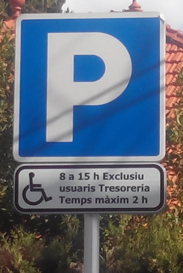 L'AFIS, satisfeta amb els nous senyals de places d'aparcament de mobilitat reduïda