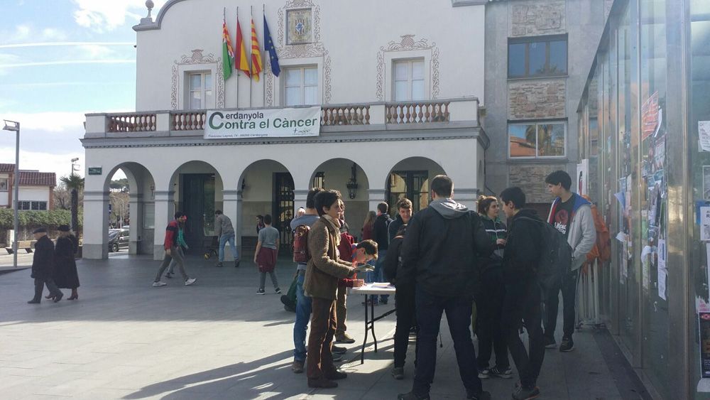Cerdanyola recull 1.044 signatures per la campanya Casa nostra, casa vostra