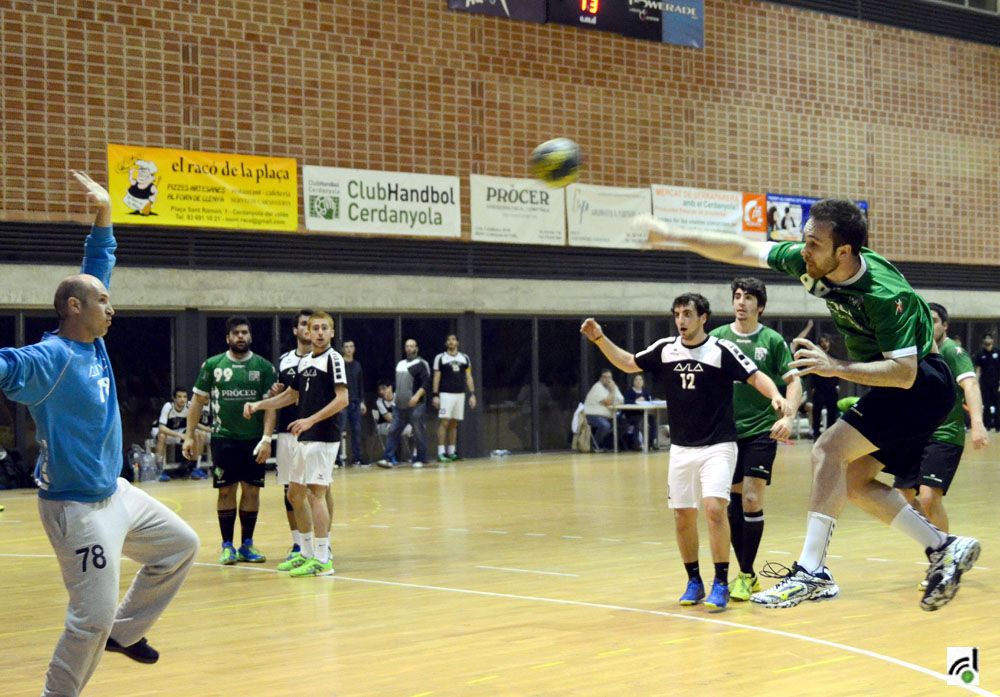 El Procer Cerdanyola derrota l'Aula í és el nou líder  (24-22)