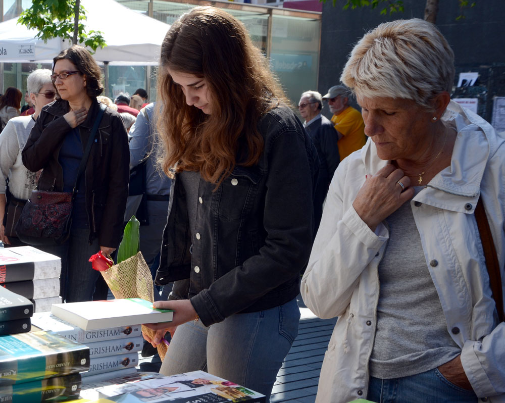 Obert el termini per a demanar parades de flors i llibres per Sant Jordi