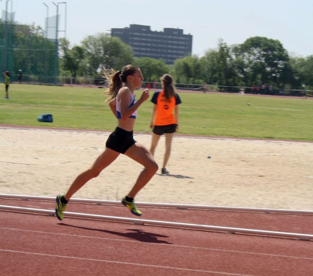 Berta Teruel bat el record de Catalunya infantil dels 600 metres lliures a l'aire lleure