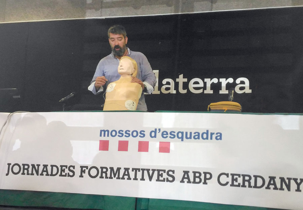 Els Mossos d'esquadra de Cerdanyola participen en una jornada tècnica sobre l'ús dels DEA