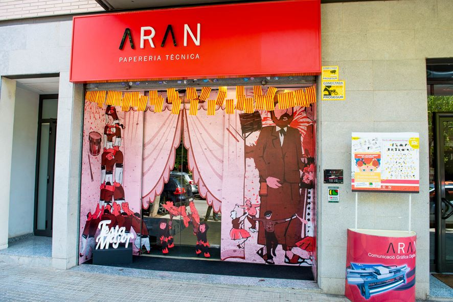 Papereria Tècnica Aran, Moda Íntima Bonasort i Autoservei Padró i Solanet, primers guanyadors del concurs d'aparadors per la festa major