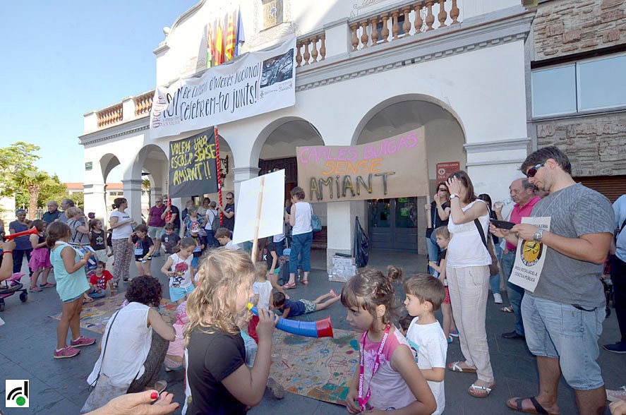 L'escola Carles Buïgas reclama el desamiantat del centre i l'escola Bellaterra, un transport escolar segur