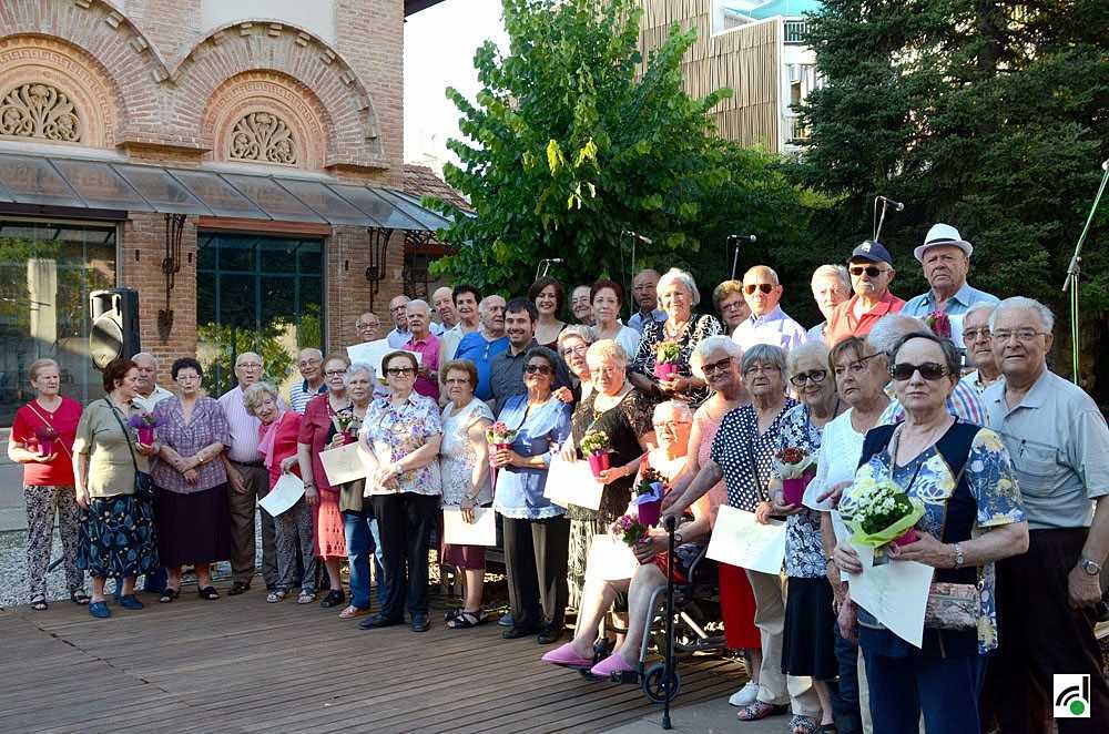 Cerdanyola ret homenatge als octogenaris que han fet un món millor