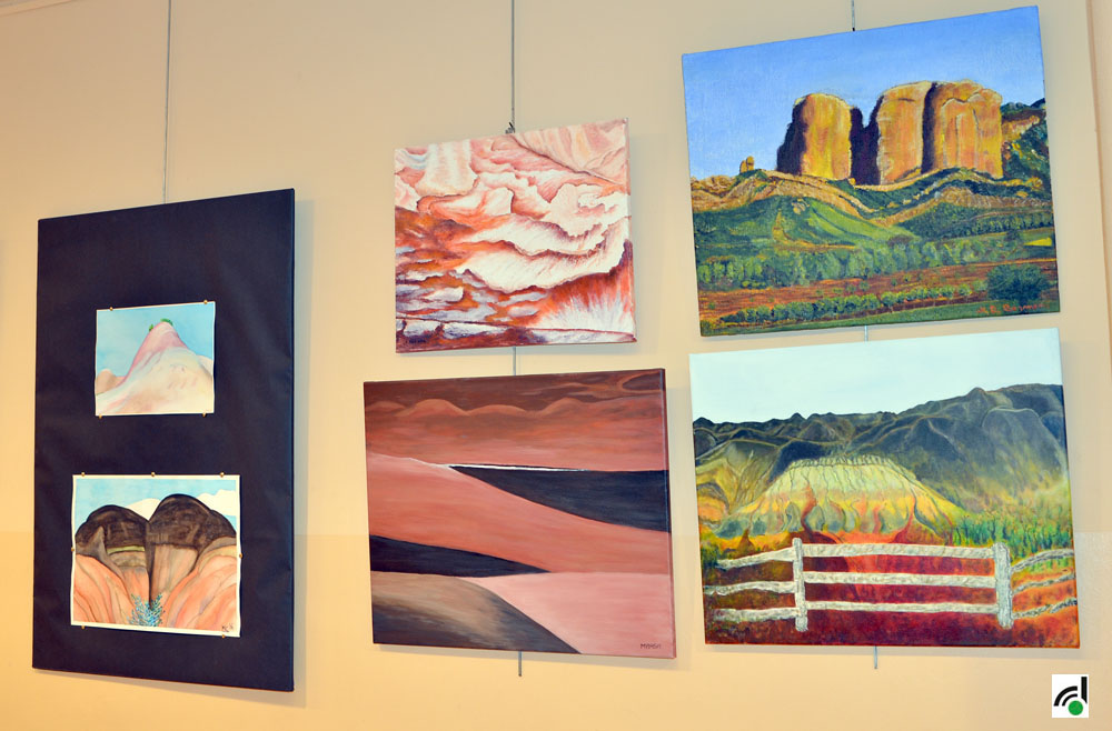 S'inaugura l'exposició dels alumnes d'Arts Plàstics amb el record a l'Ángel Bustos i Ángeles Callejas