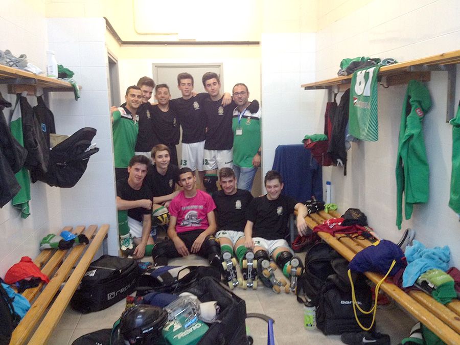 El juvenil B del Cerdanyola Club d'Hoquei  tercer classificat de la Copa Federació