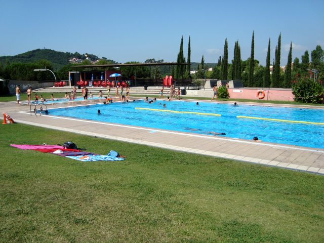 Les piscines descobertes de la ciutat es preparen per a l'estiu