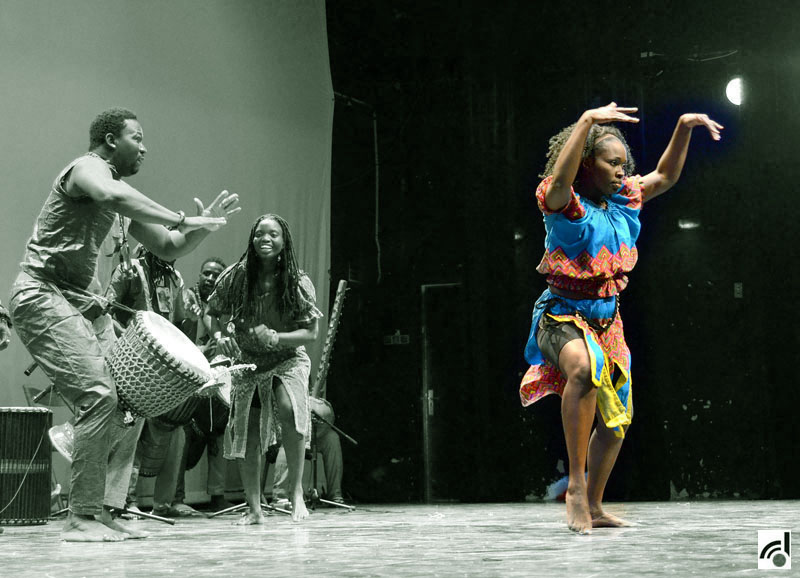 La Mostra de Dansa arriba al dia més participatiu: l'Avui balla el poble