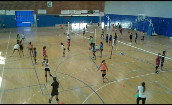 El Campus de tecnificació del CV Cerdanyola treballa amb 60 jugadores en la primera setmana d’activitat