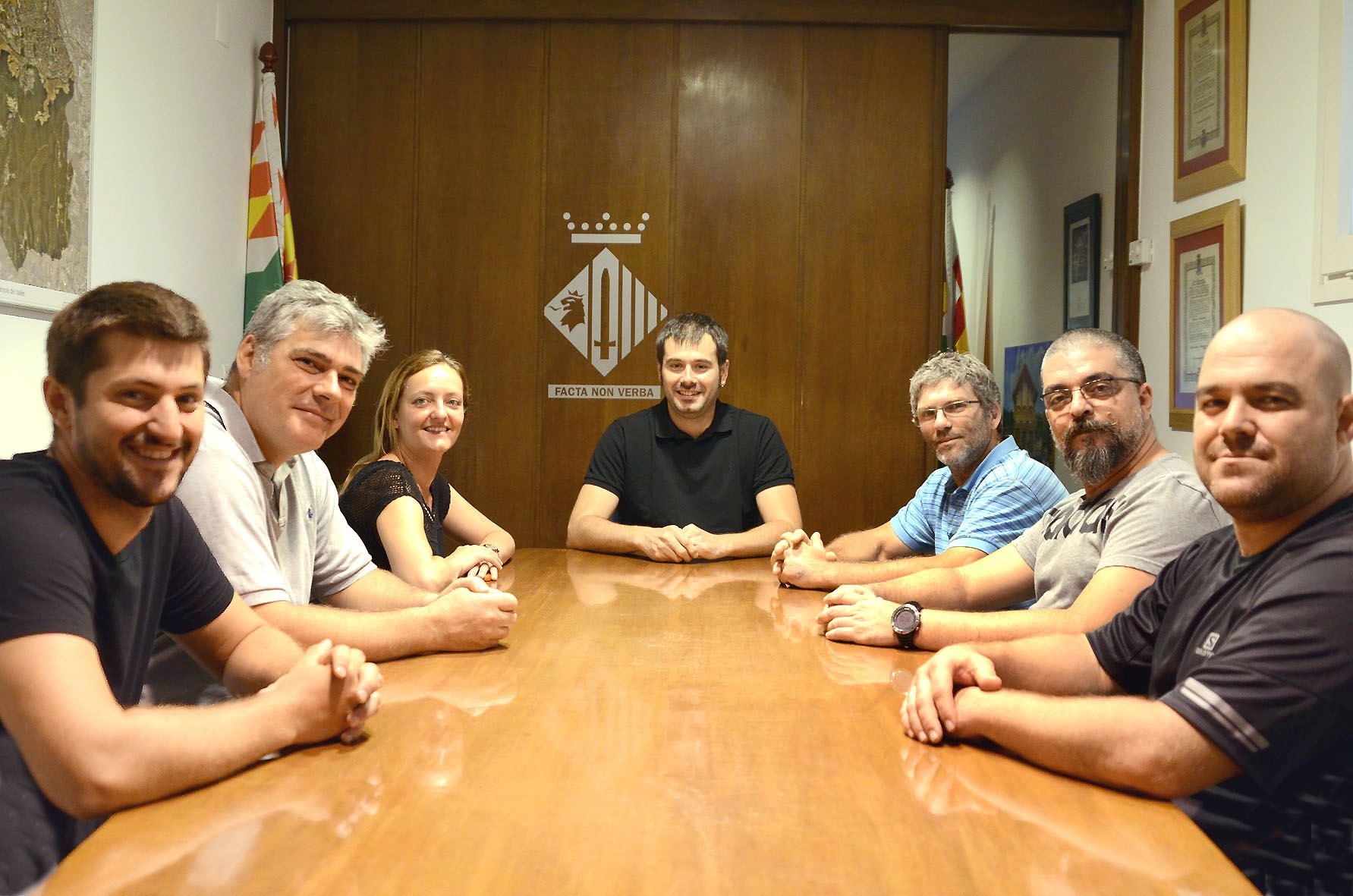 La nova Junta del CEM Cerdanyola es presenta a l'Ajuntament