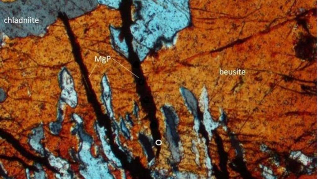 La llum del sincrotró permet identificar un mineral a la Terra que fins ara només s’havia trobat en meteorits