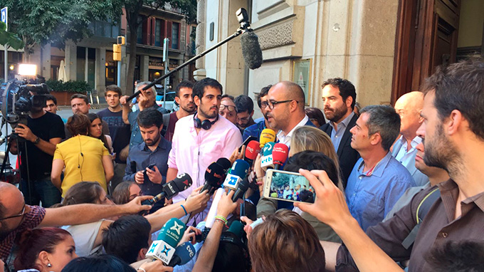 Les entitats municipalistes convoquen una protesta dels alcaldes citats per la Fiscalia