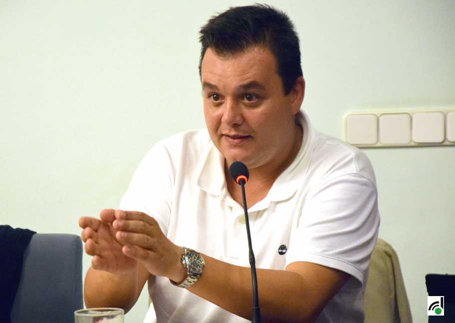 Víctor Francos (PSC): "la gent està tipa que Escolà faci d'alcalde només d'una part de Cerdanyola"