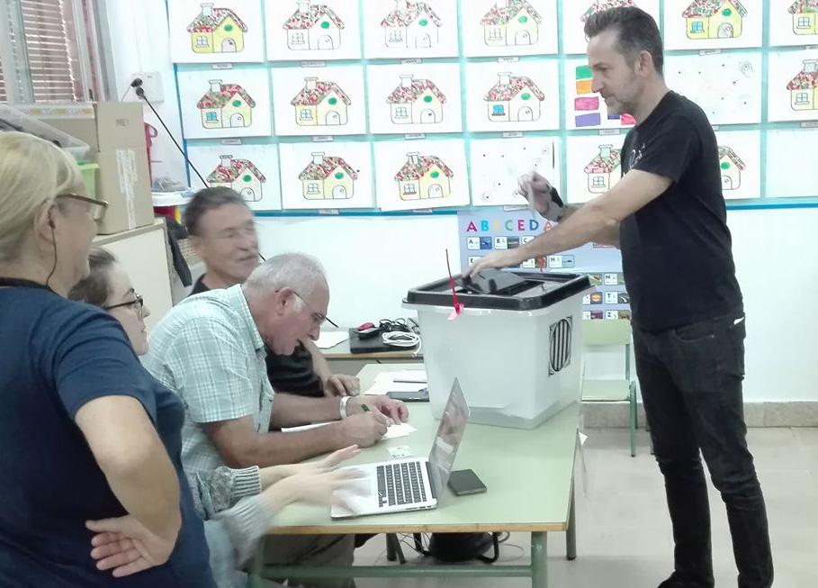 Participació del 14'6% a les 13.30 hores a una Cerdanyola on l'alcalde mostra orgull pel civisme mostrat