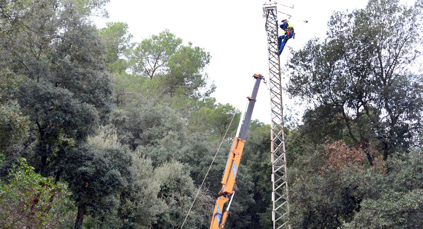 Endesa comença la retirada de les primeres línies aèries al Parc de Collserola