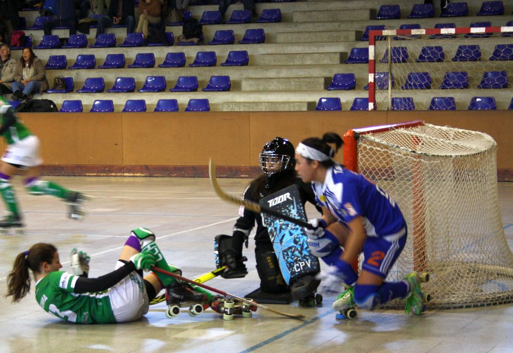 El  Voltregà trenca la imbatibilitat del Cerdanyola CH femení com a local (4-7)
