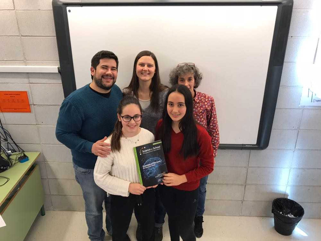 Alumnes de l'Institut Gorgs publiquen un article científic a una revista europea