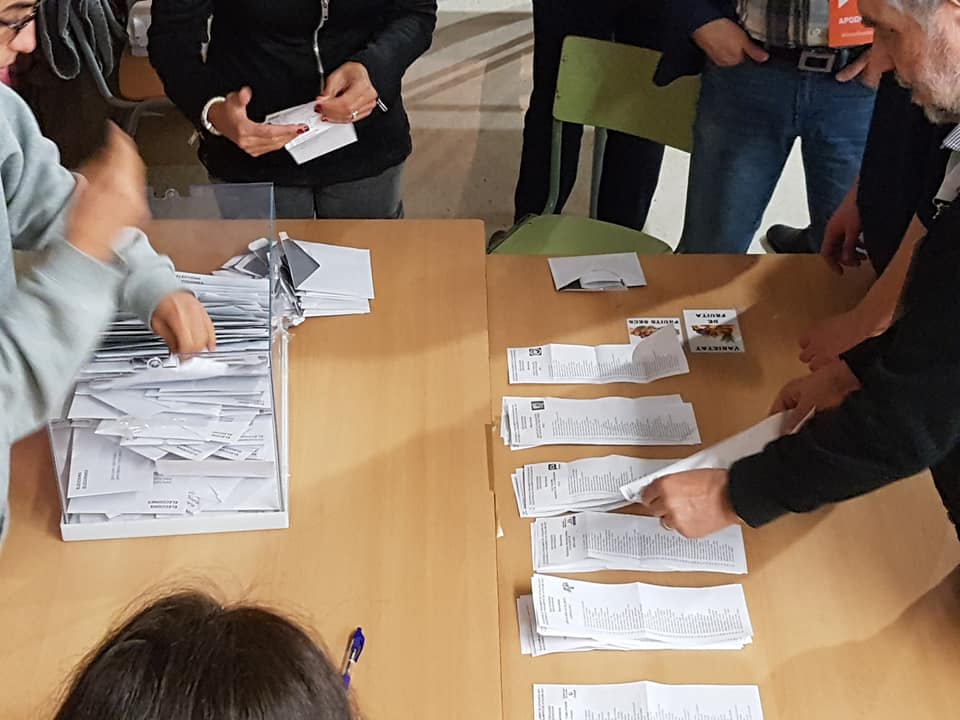 21D: Tanquen els col·legis electorals i comença l'escrutini